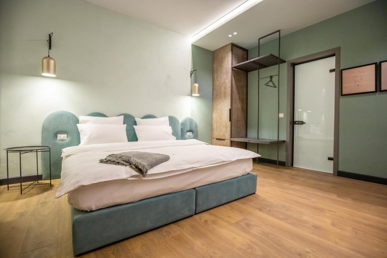Allure Boutique Hotel ティラナ エクステリア 写真