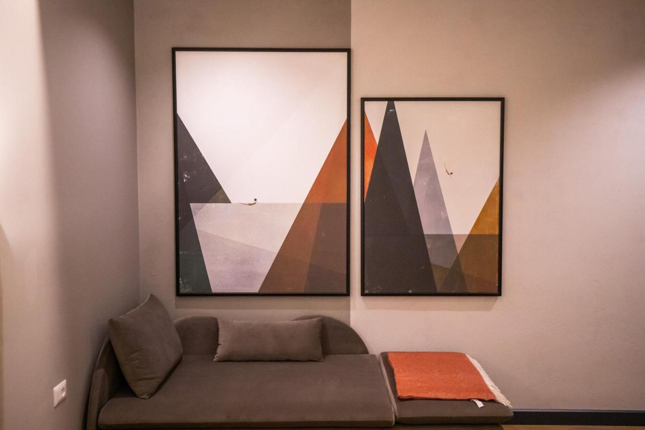Allure Boutique Hotel ティラナ エクステリア 写真