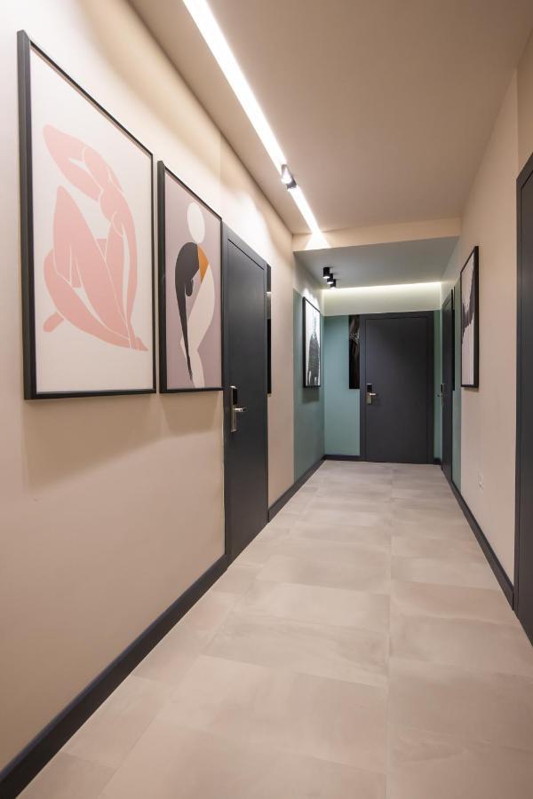 Allure Boutique Hotel ティラナ エクステリア 写真